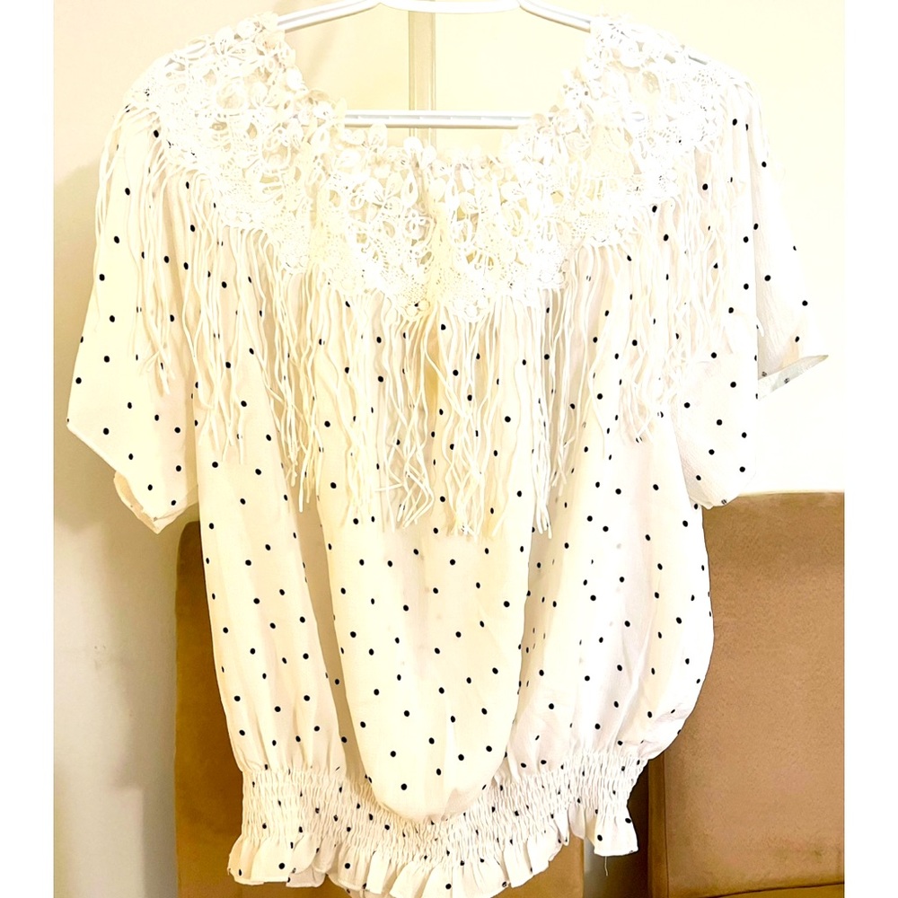 DEAL off-shoulder lace top
